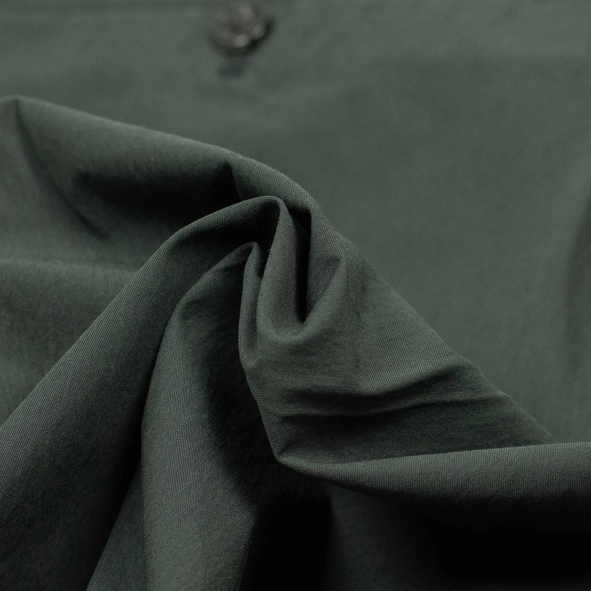 Single-pleat travel trousers in charcoal cotton nylon