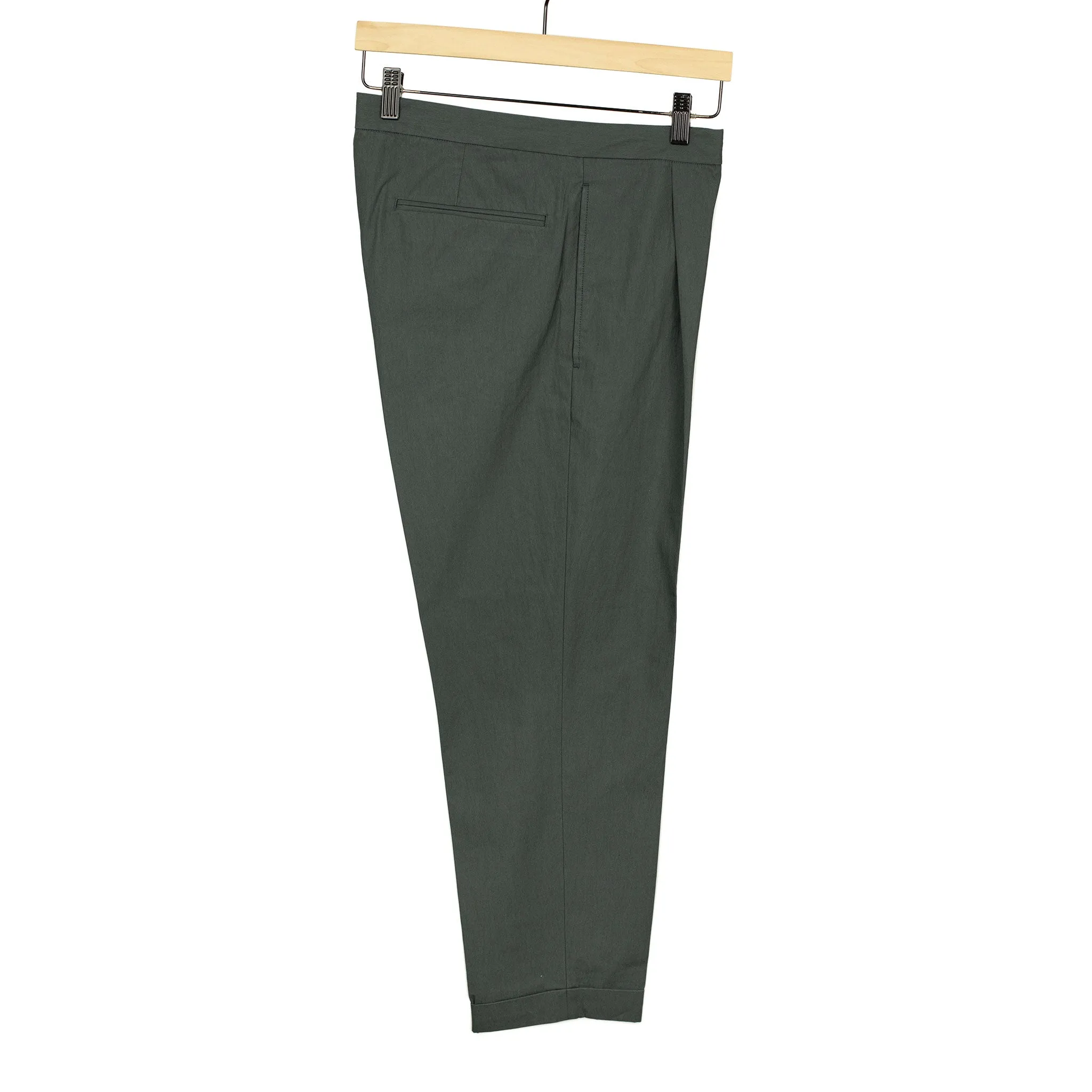 Single-pleat travel trousers in charcoal cotton nylon