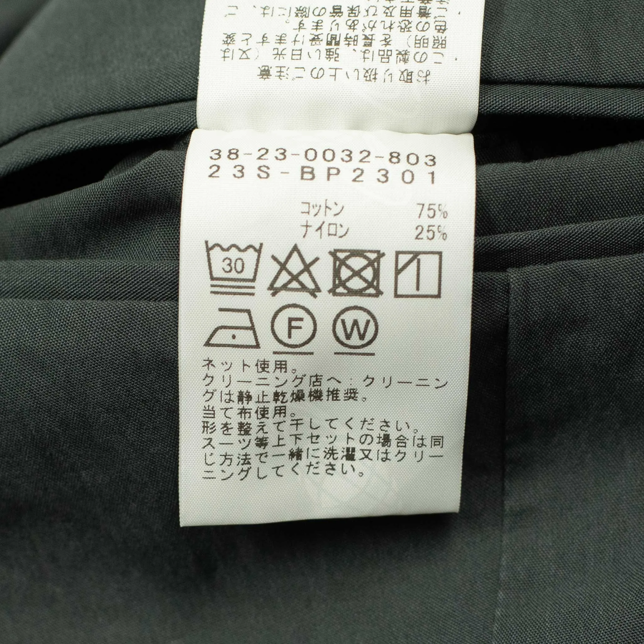 Single-pleat travel trousers in charcoal cotton nylon